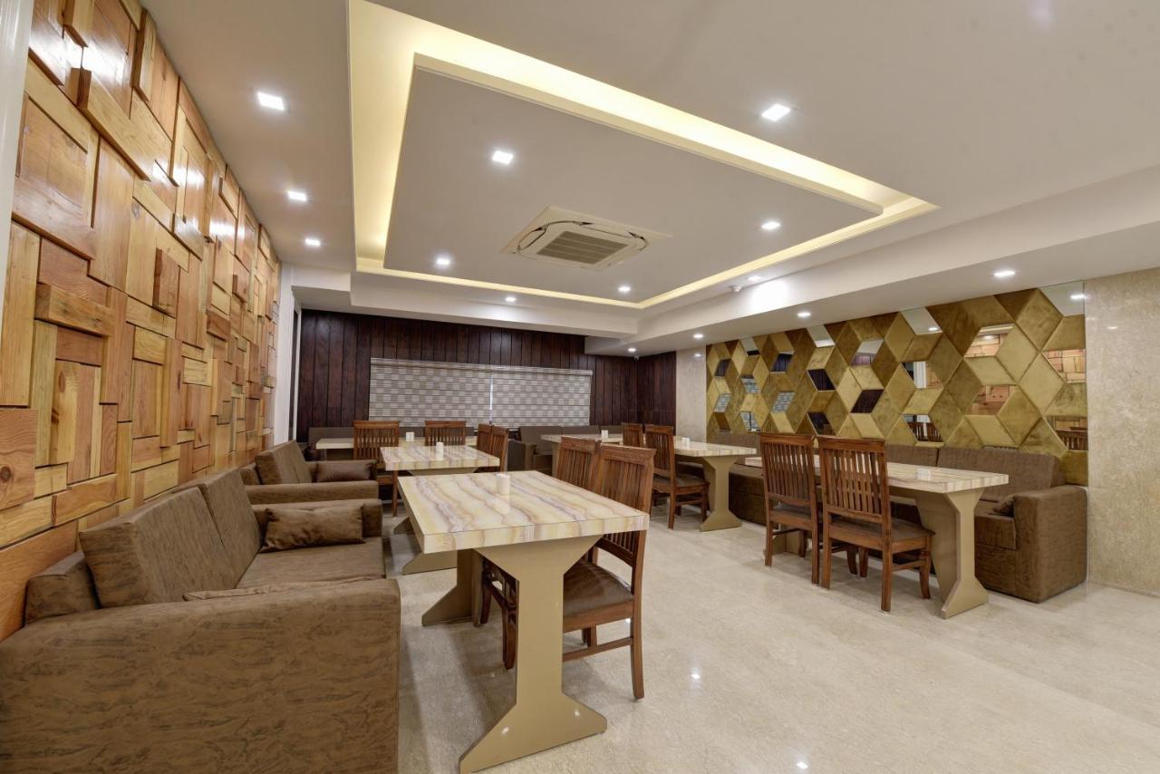 Hotel Golden Tree Noida Exteriér fotografie